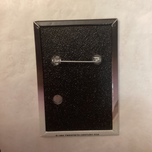 Vintage 1994 TRUE LIES Schwarzenegger Promo Pin Button Badge Pinback - Picture 2 of 4